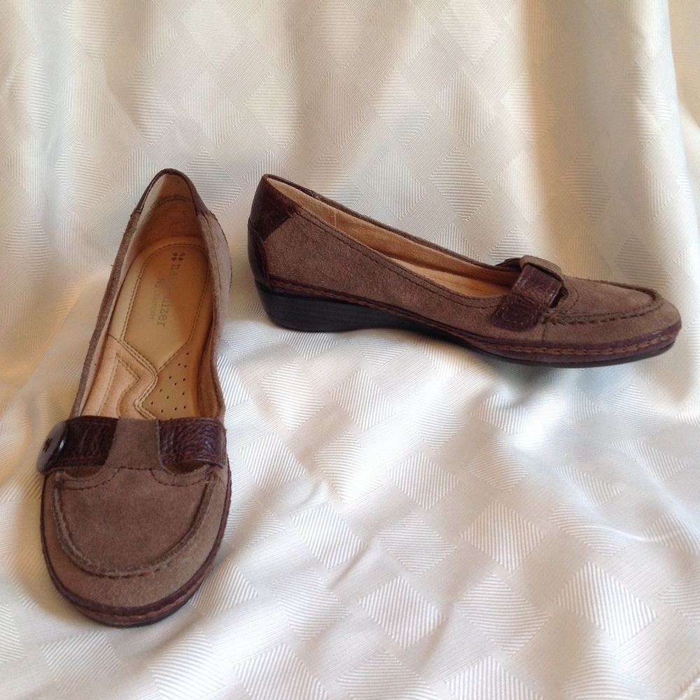 Naturalizer Super Comfy Suede Loafers Size 6M EUC